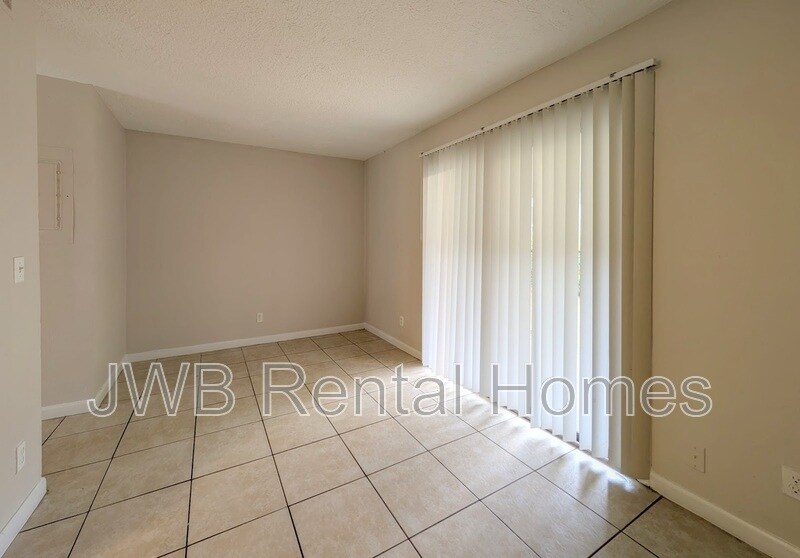 Building Photo - 2885 Yellow Pine Ct
