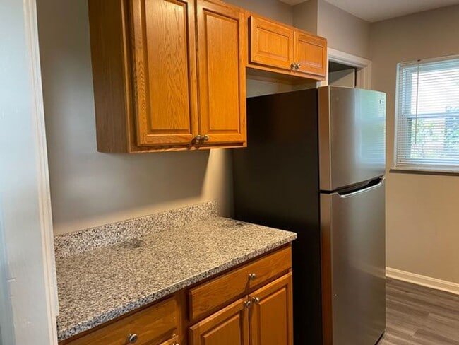 Building Photo - Amazing 3 bedroom 2 bathroom house availab...