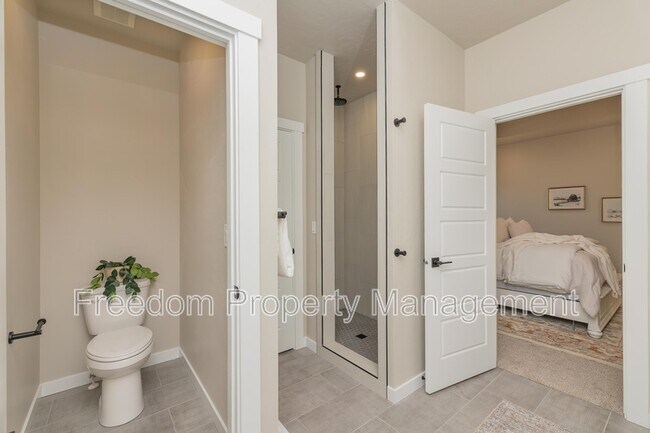 Building Photo - 2125 Oxon St