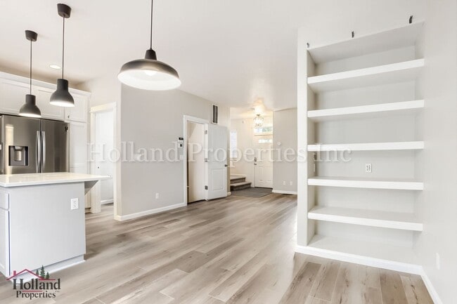 Building Photo - 16028 SW Gage Ln