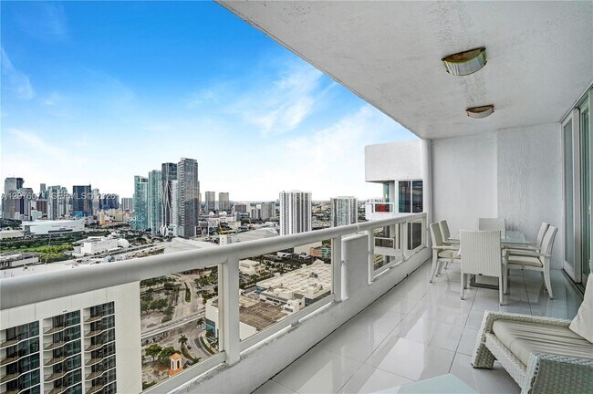 Building Photo - 1717 N Bayshore Dr
