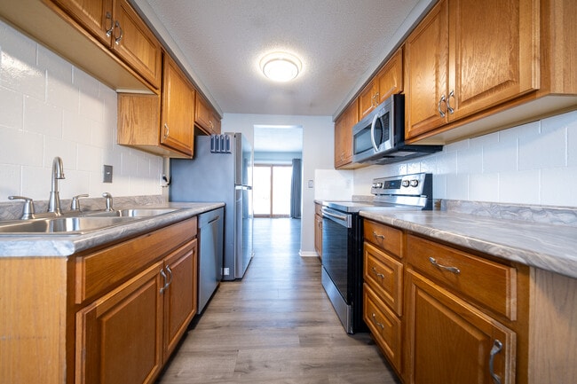 Building Photo - 7677 Whitney Dr