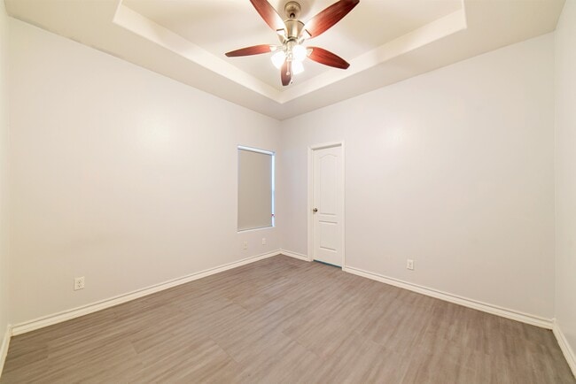 Building Photo - 120 Tranquilo Dr