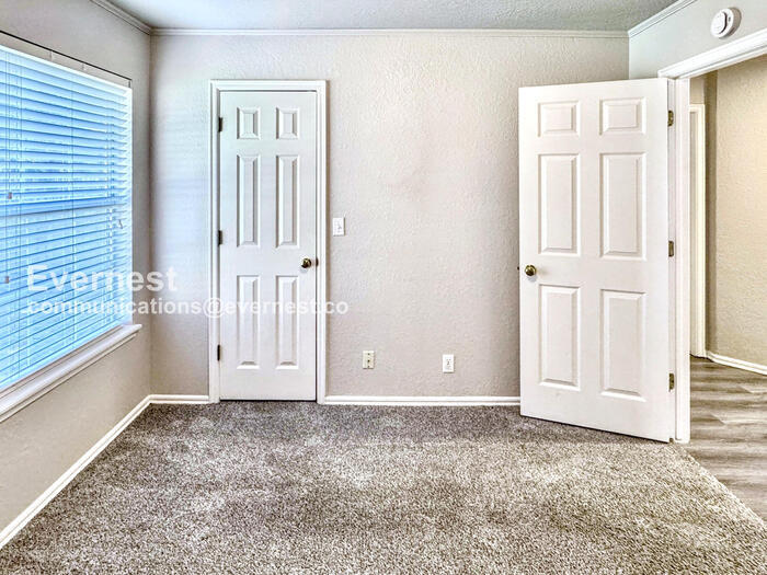 Building Photo - 1201 W 112th St