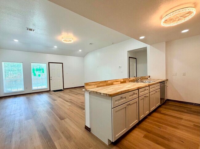 Building Photo - 10715 Carvel Ln
