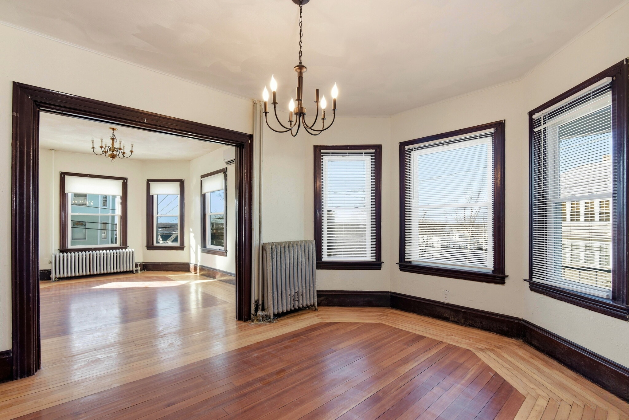 Building Photo - 341 Belmont St