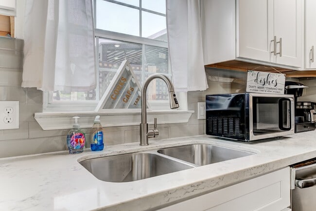 Building Photo - 2720 Truxillo St