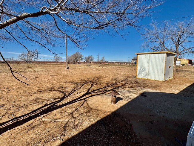 Building Photo - So Peaceful! Adorable Farmhouse 3/2/2 on a...