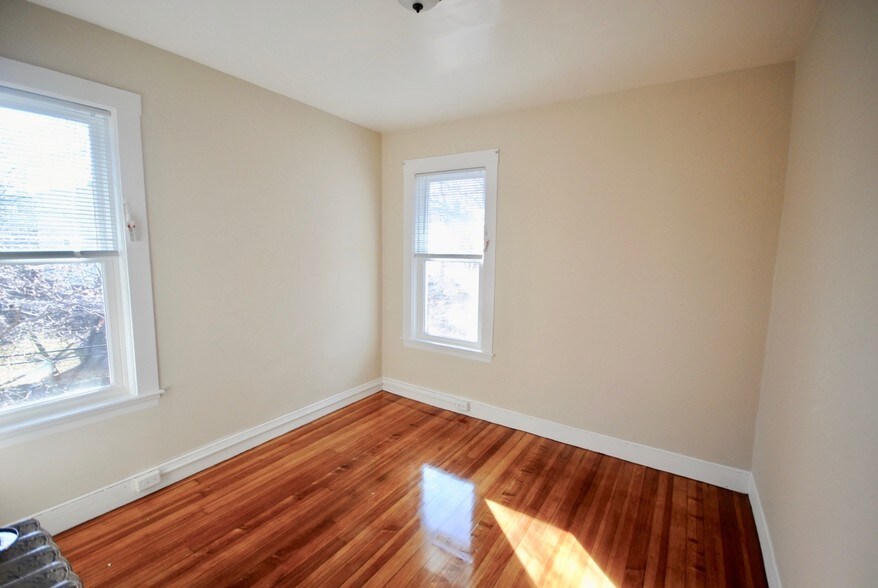 Building Photo - 139 E Cottage St