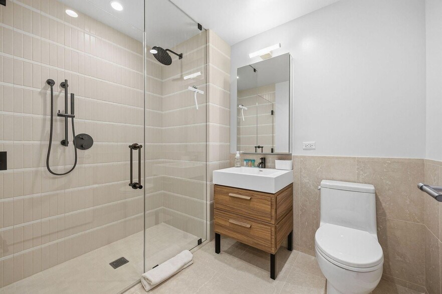 Building Photo - 16 Dupont St