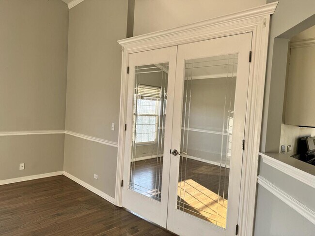 Building Photo - 3292 Bromley Ln