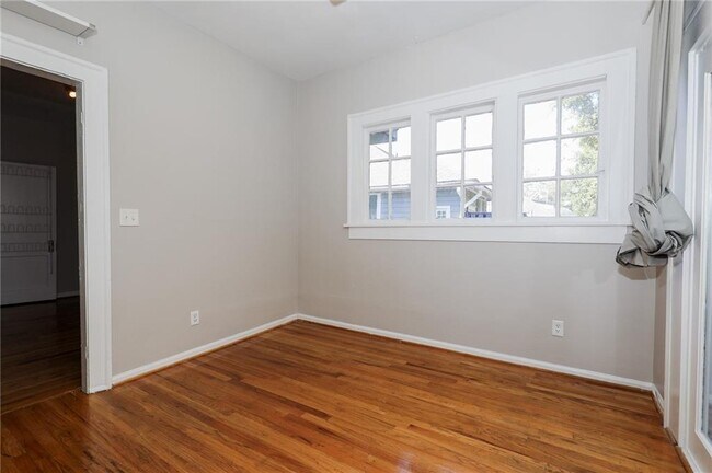 Building Photo - 920 Greenwood Ave NE