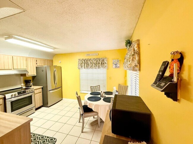 Building Photo - 5496 Viburnum Cir