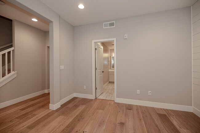 Building Photo - 196 E Main Ave