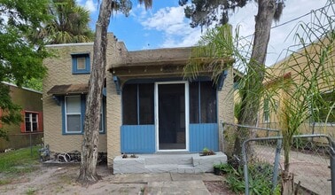 Building Photo - 2 Bedroom 1 Bath Cottage