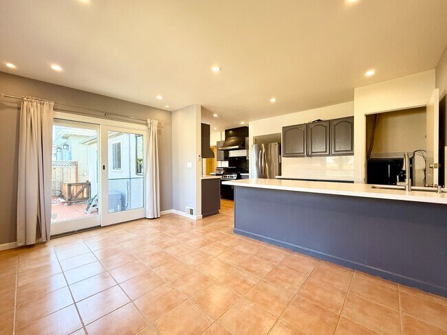 Building Photo - Beautifully Renovated Single-Family Home i...