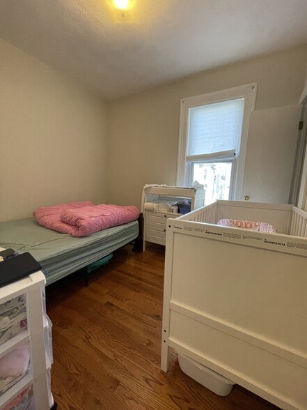 Bed 2 - 96 Wyman St