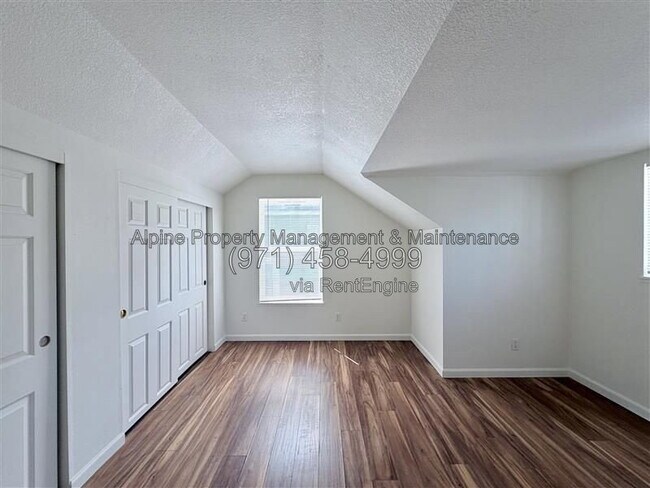 Building Photo - 5238 NE 14th Pl