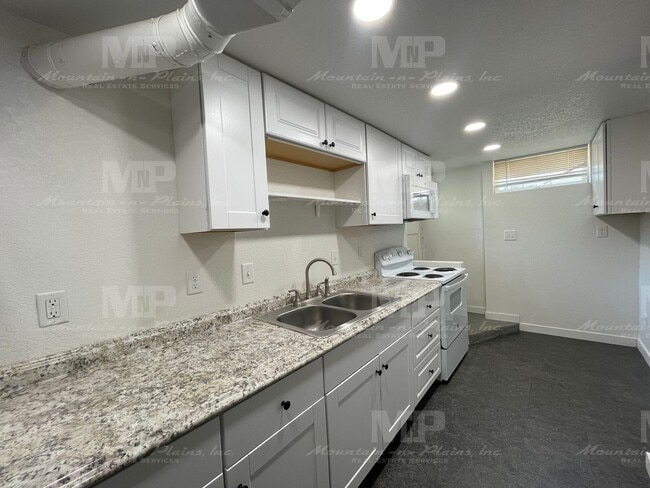 Building Photo - 610 S Loomis Ave