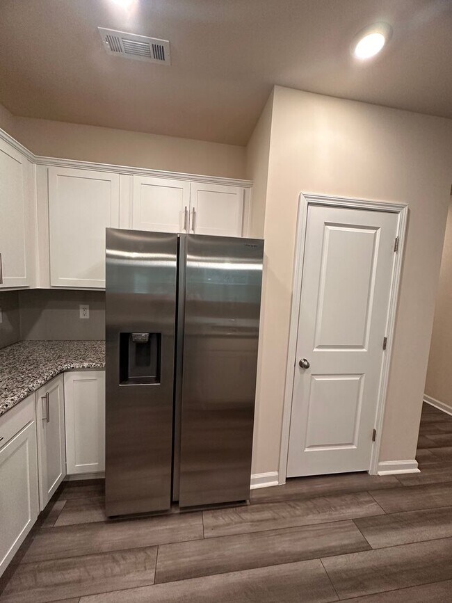 Building Photo - 3BR 2.5BA Townhome in High Point