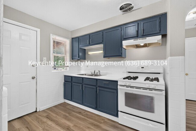 Building Photo - Charming Rehabbed 2-Bedroom Home