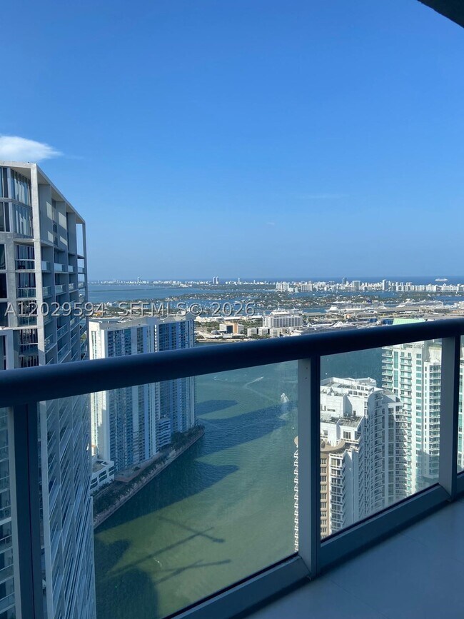 Building Photo - 495 Brickell Ave