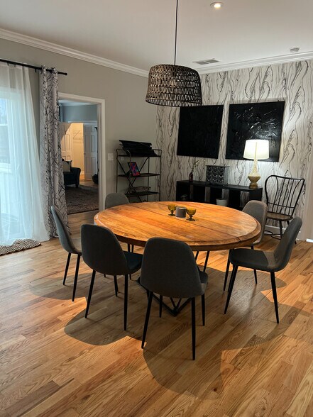 Building Photo - Room in House on Holland Ct