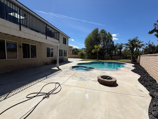 Building Photo - 885 Alsace Dr