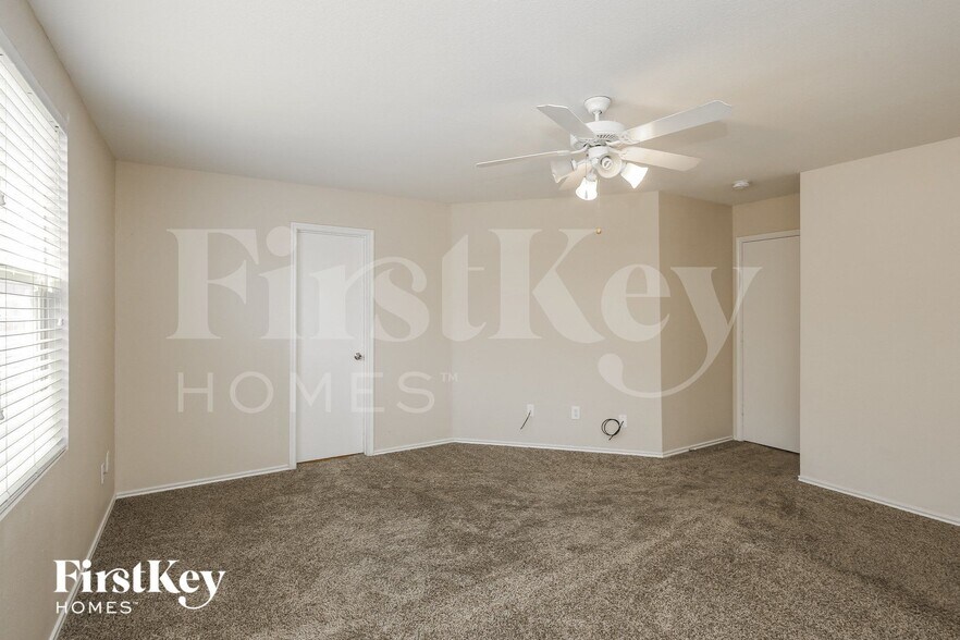 Building Photo - 852 Cats Eye Dr