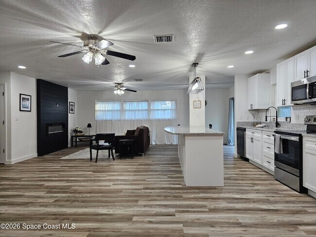 Building Photo - 872 Sadnet Cir NE