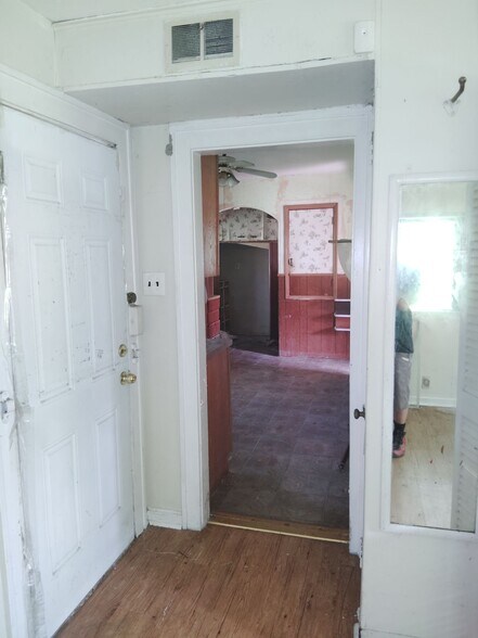 Building Photo - 4521 Oakwood Ave