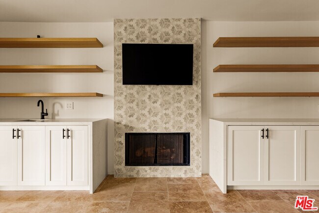 Building Photo - 3807 Vía Dolce