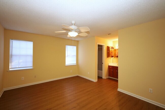 Building Photo - 1727 Largo Cir