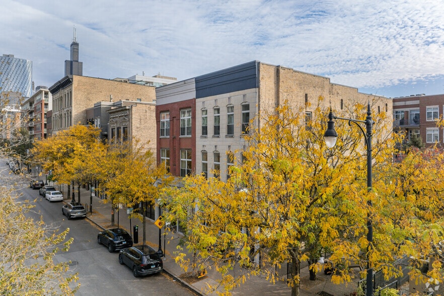 Building Primary - 1047 W Madison St