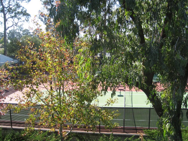 Building Photo - 4874 Thille St