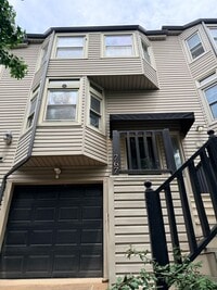 Building Photo - Unique Riverside Townhome