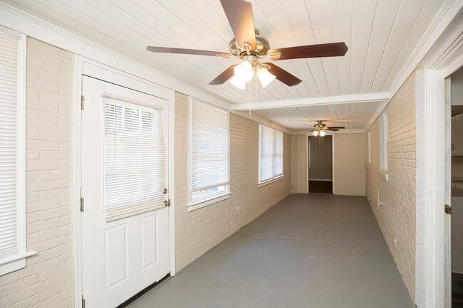 Building Photo - ** 4 Bed 2.5 Bath located in Mcgehee Allen...