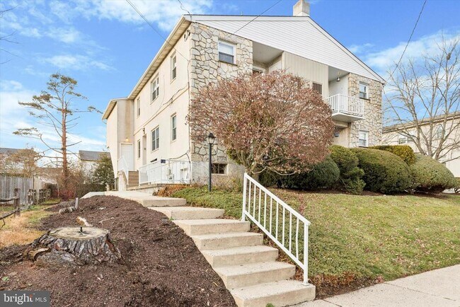 Building Photo - 720 Willow St