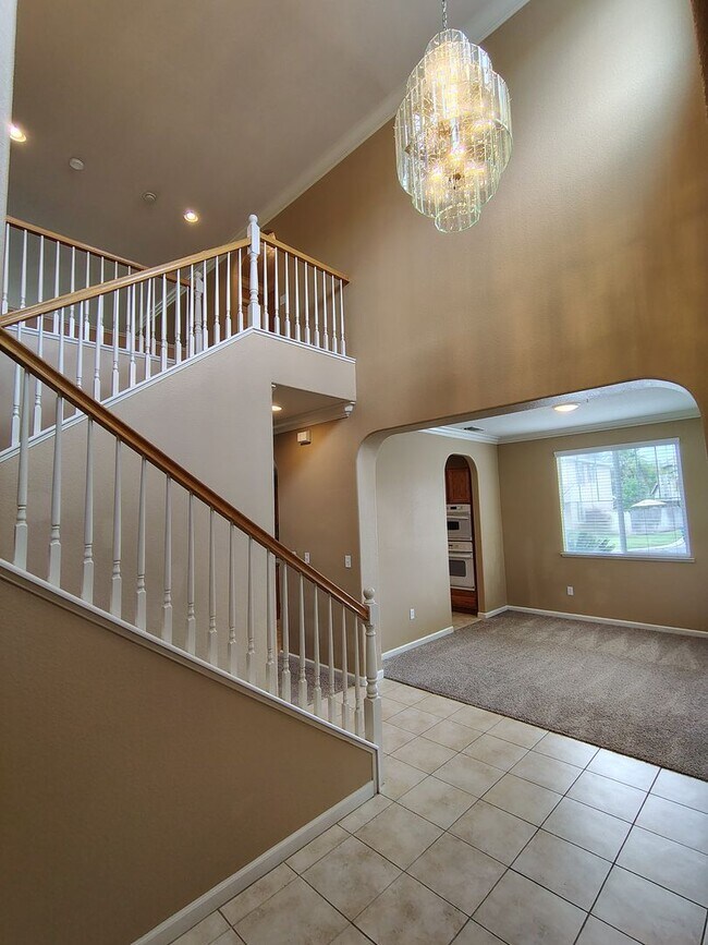 Building Photo - 13606 Brook Way