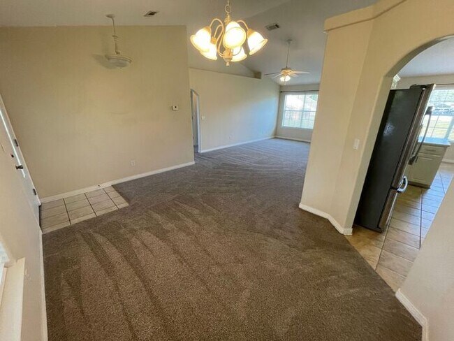 Building Photo - Navarre - 3 bedroom, 2 bathroom