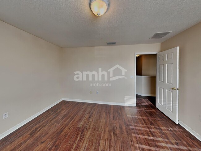 Building Photo - 11114 Creek Haven Dr