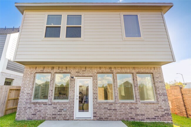 Building Photo - 31918 Holland Arbor Trl