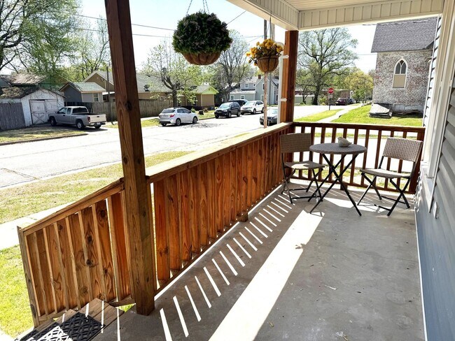 Building Photo - Historic Home for Rent in Downtown Siloam
