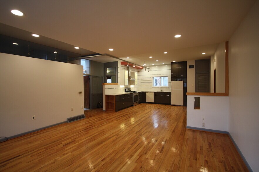 Building Photo - 1164 S Darien St