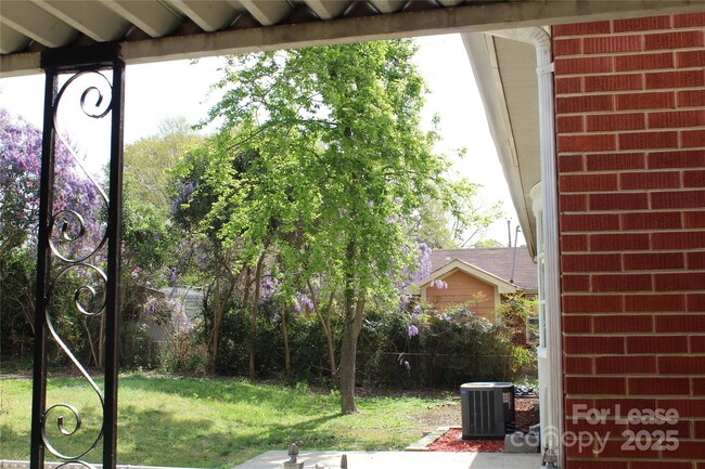 Building Photo - 5525 Amity Pl