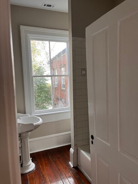 Building Photo - 318 W Bolton St