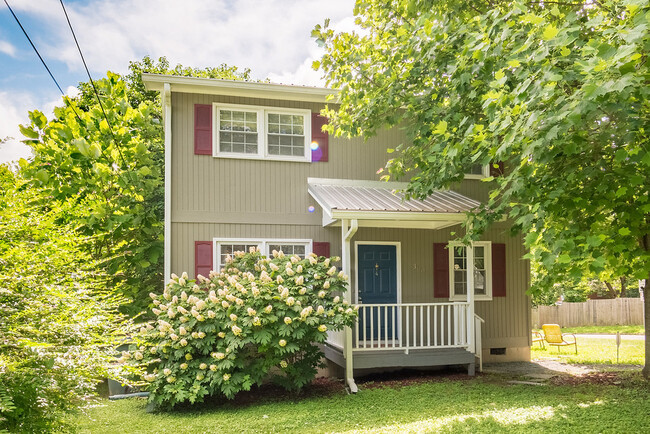 Primary Photo - Walkable Carrboro Living — 3BR Home with L...