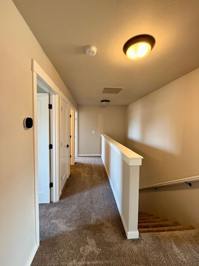 Building Photo - Beautiful 3-Bedroom Townhome in Purcell La...