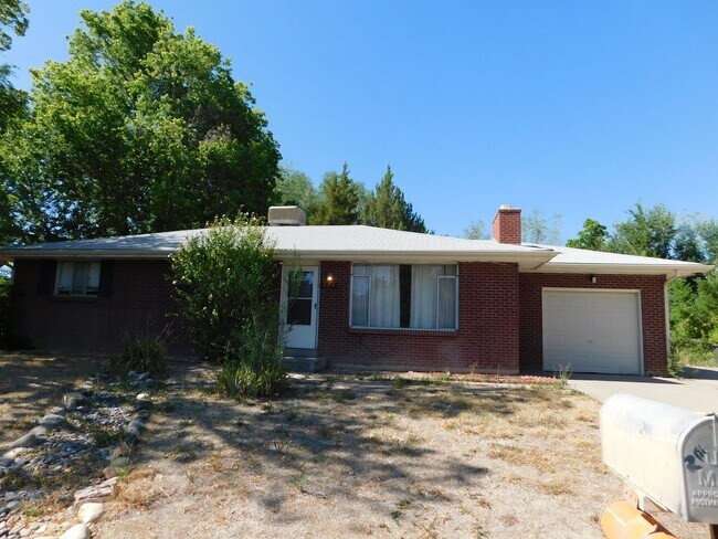 Building Photo - Spacious in the Redlands