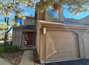 Building Photo - 755 Golf Ln